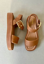Load image into Gallery viewer, clarks tan ladies sandals