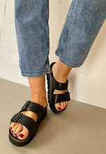 Load image into Gallery viewer, black everyday sandals for women