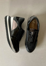 Load image into Gallery viewer, black comfortable shoes
