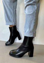 Load image into Gallery viewer, regarde le ciel black heeled boots