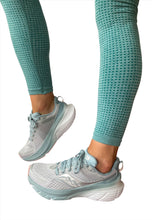 Load image into Gallery viewer, saucony womens running shoes