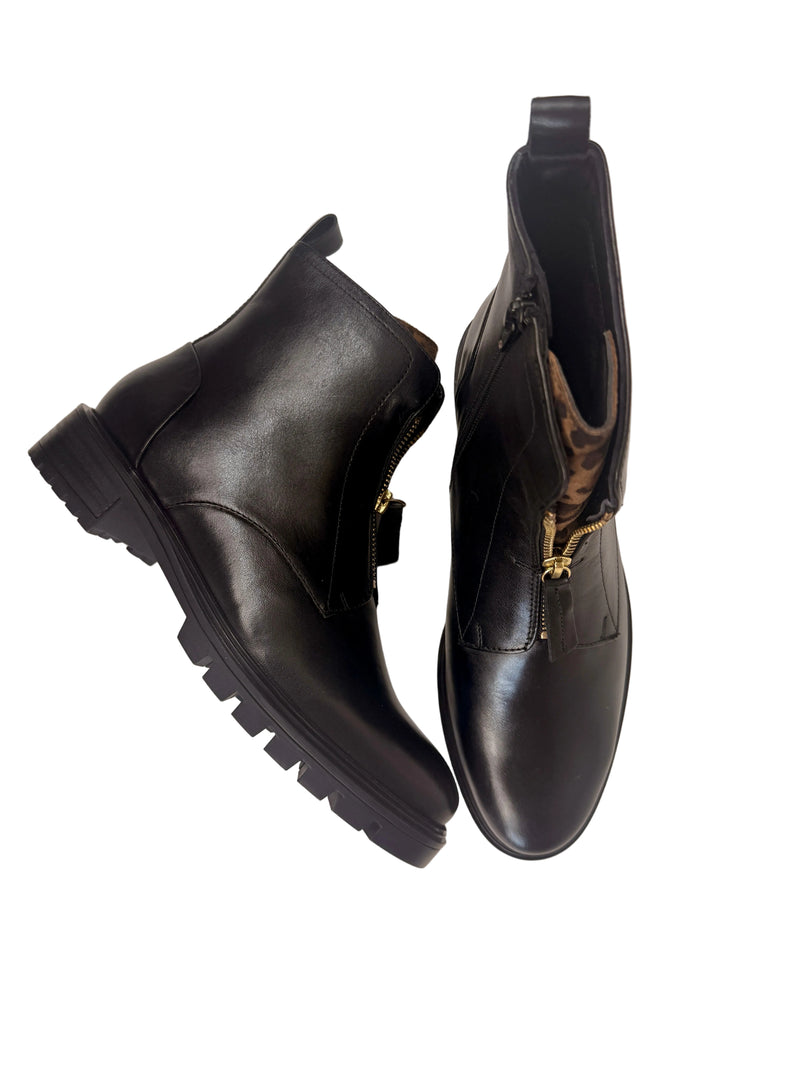 Load image into Gallery viewer, ladies black boot
