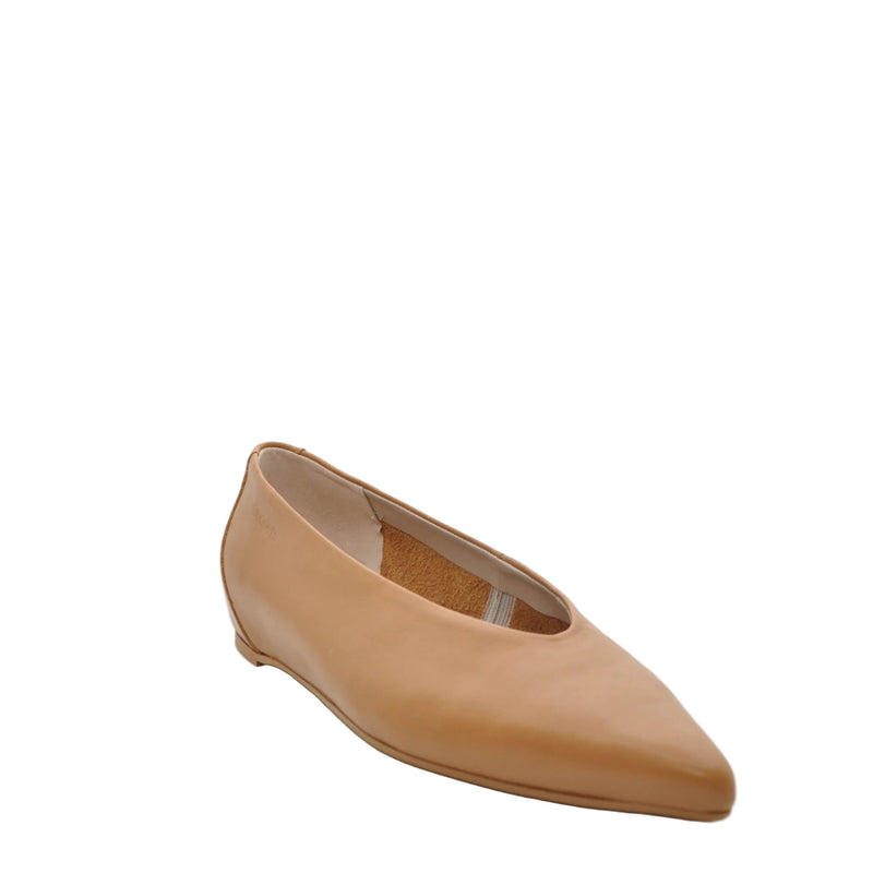 Load image into Gallery viewer, tan pump shoes
