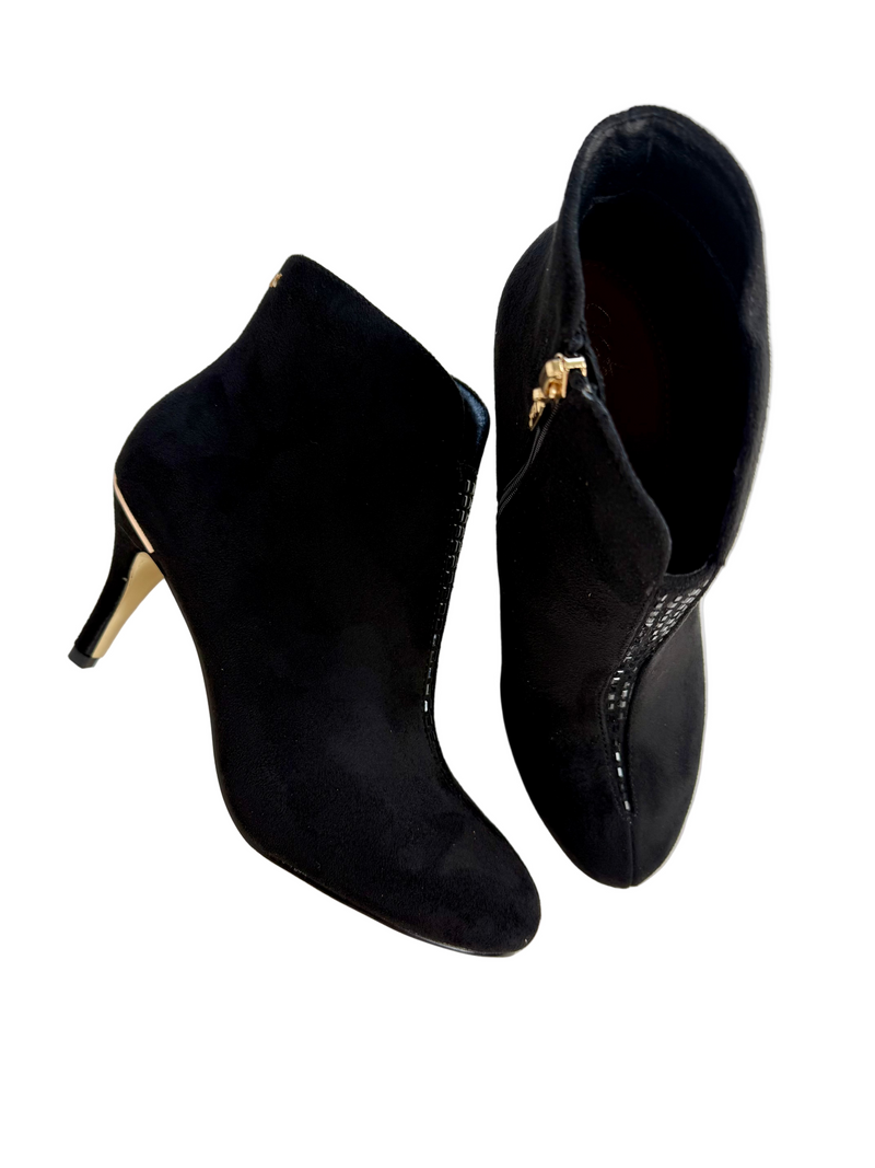Load image into Gallery viewer, Black suede heeed boots
