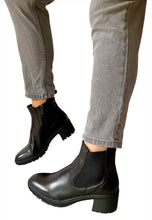 Load image into Gallery viewer, black heeled chelsea boots