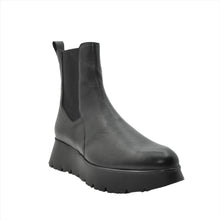 Load image into Gallery viewer, black chelsea boots