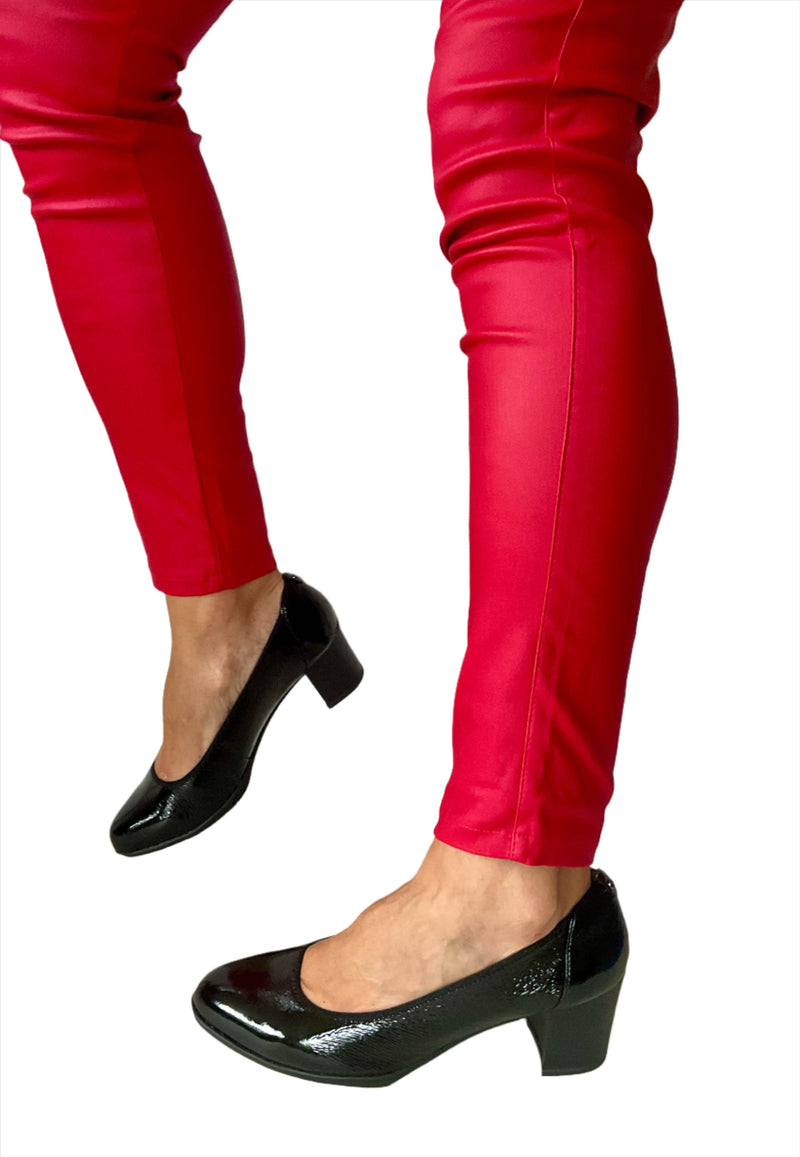 Load image into Gallery viewer, black patent court shoes
