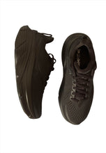 Load image into Gallery viewer, black saucony running shoes