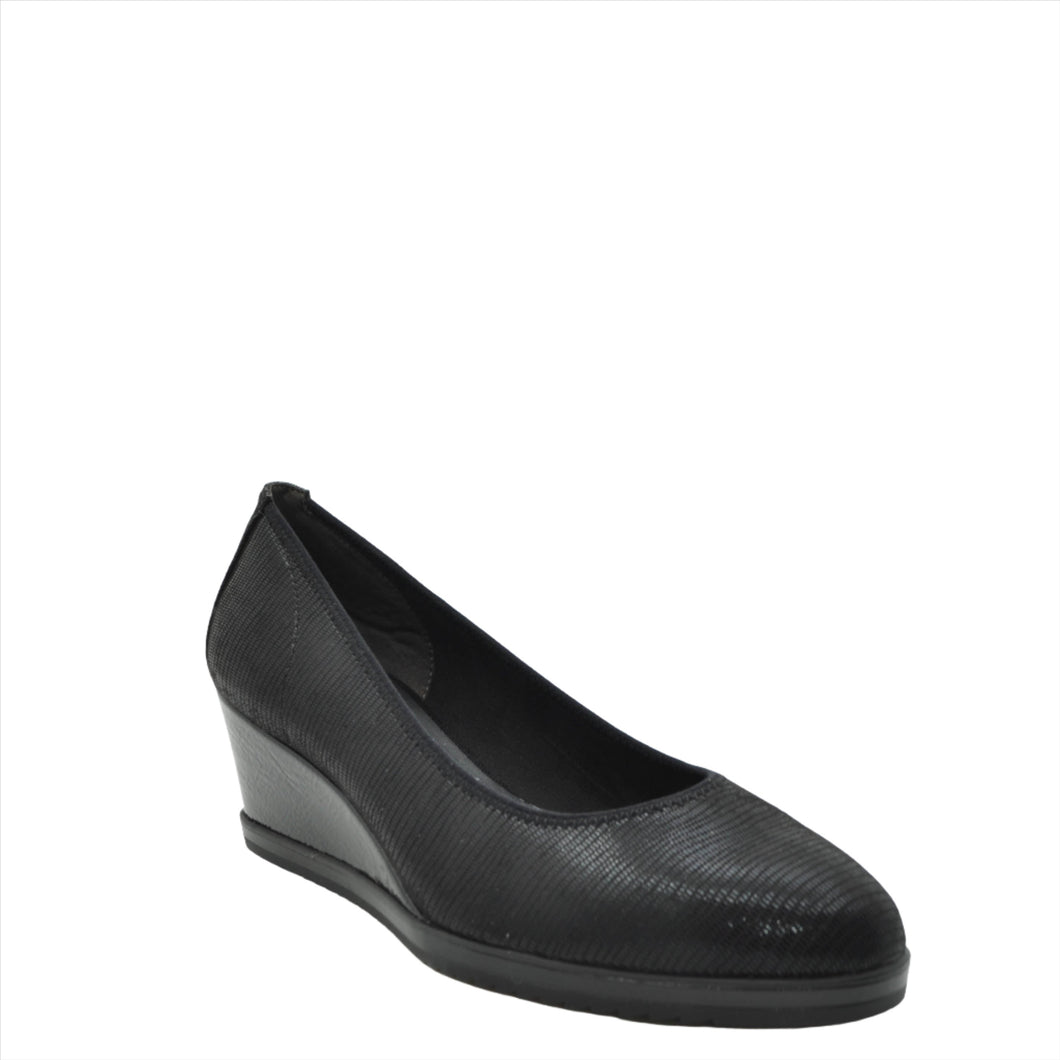 black wedge shoes