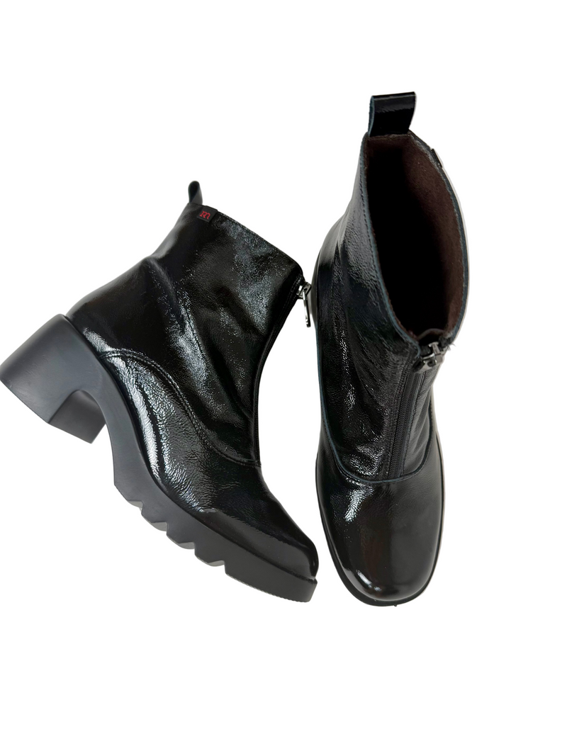 Load image into Gallery viewer, pepe block heel boots
