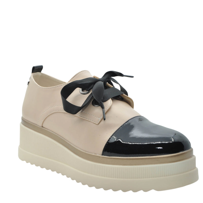 Load image into Gallery viewer, beige black lace up shoes
