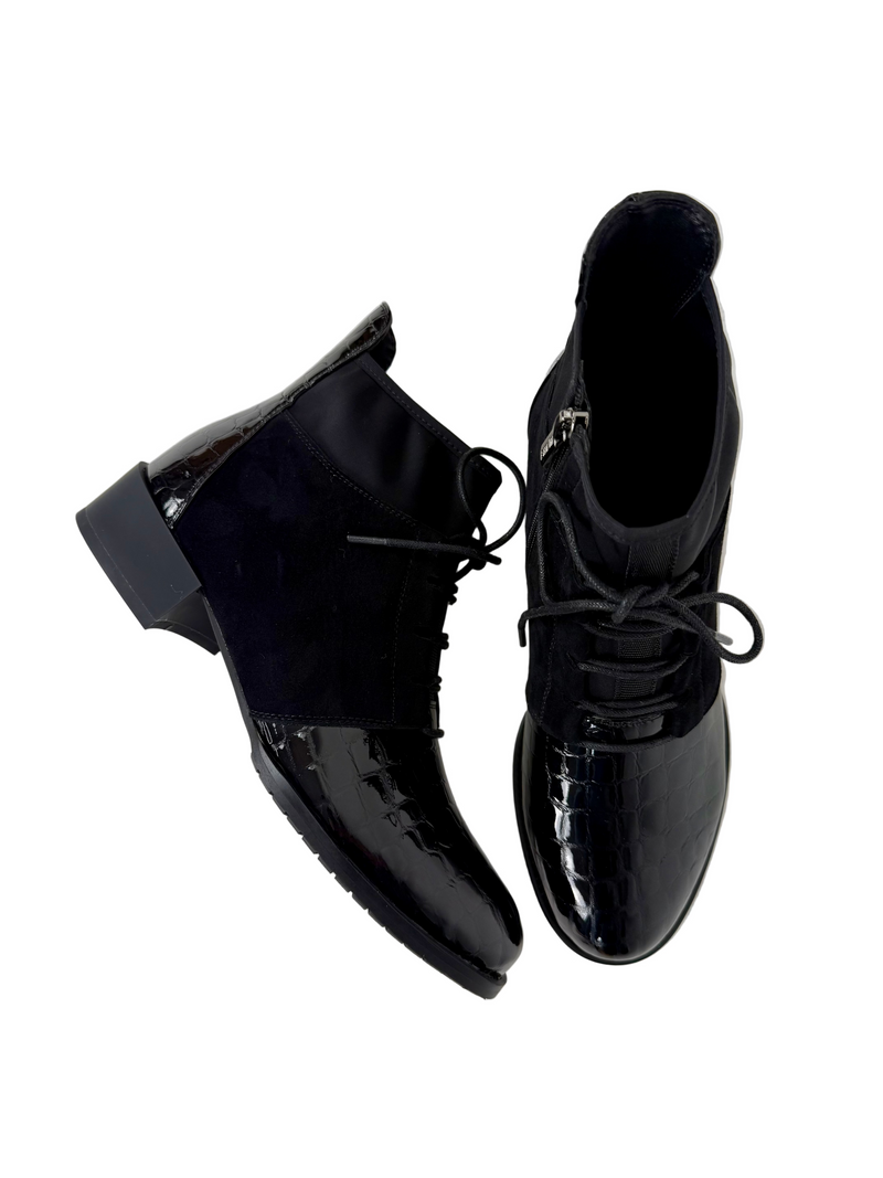 Load image into Gallery viewer, black flat dressy boots
