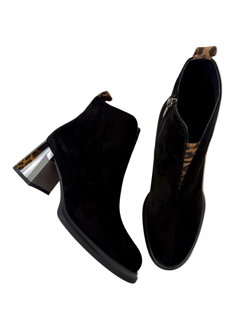 Load image into Gallery viewer, low heeled boots
