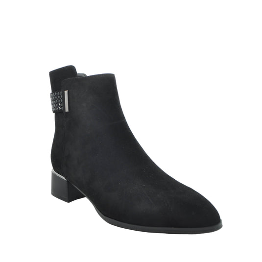 black pointy boots for women