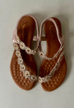 Load image into Gallery viewer, dressy flat sandals