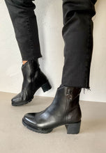 Load image into Gallery viewer, bagatt black ankle boots