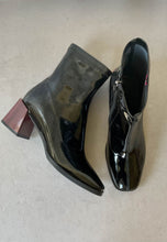 Load image into Gallery viewer, black block heel dress boots