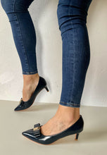 Load image into Gallery viewer, navy low heels