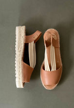 Load image into Gallery viewer, tan espadrille sandals