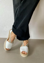 Load image into Gallery viewer, white espadrille summer sandals