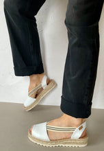 Load image into Gallery viewer, white espadrille sandals