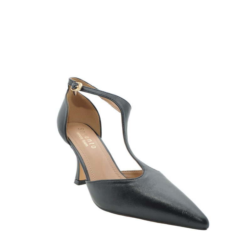 Load image into Gallery viewer, black heeled shoes
