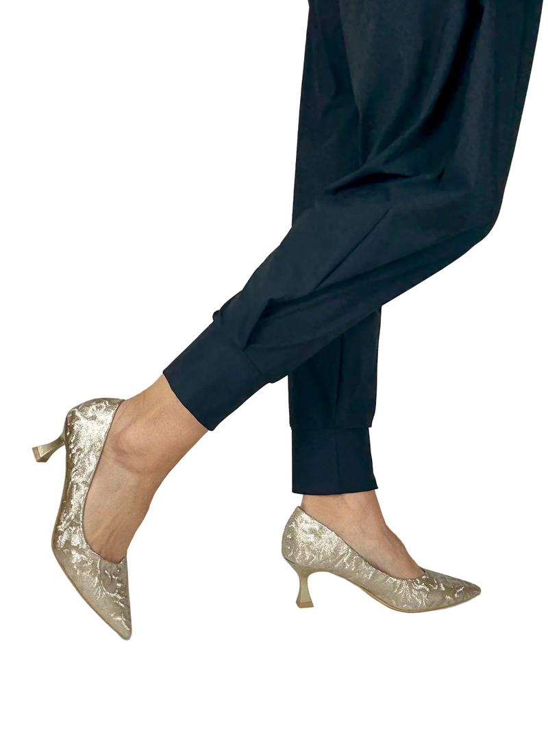 Load image into Gallery viewer, gold heels with ponted toe
