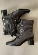 Load image into Gallery viewer, regarde le ciel black heeled ankle boots