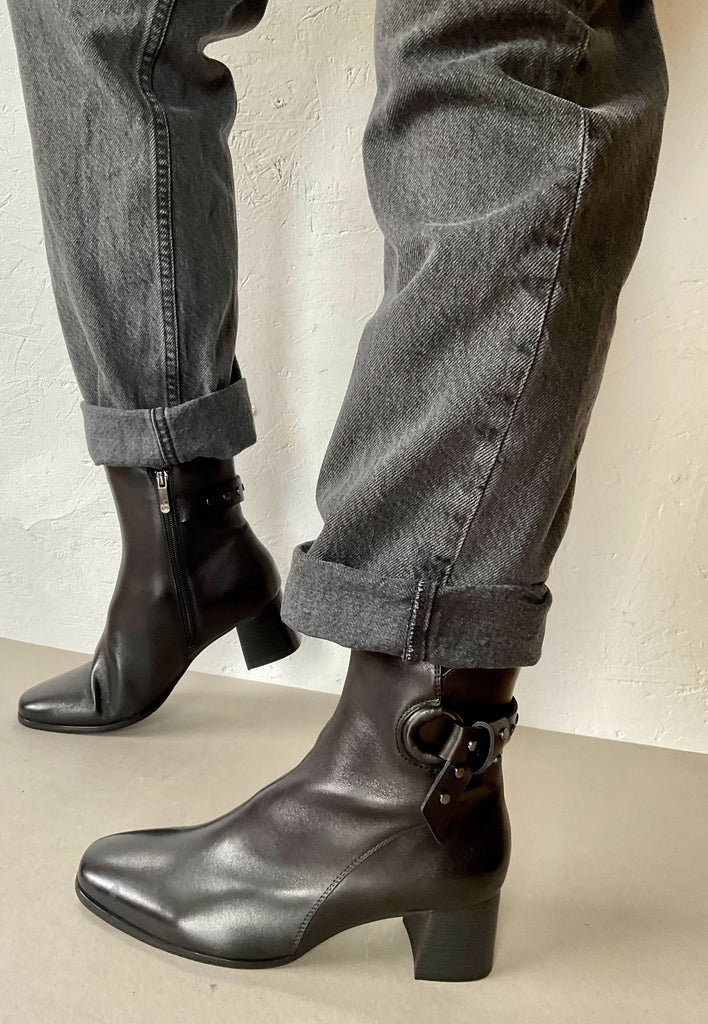 regarde le ciel black heeled boots