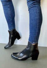 Load image into Gallery viewer, regarde le ciel low heel boots