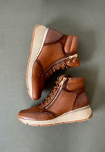 Load image into Gallery viewer, womens brown lace up boots