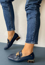 Load image into Gallery viewer, navy flat shoes