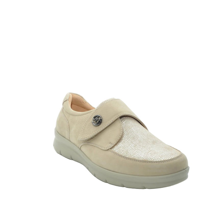 Load image into Gallery viewer, beige wide fitting shoes
