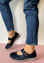 Load image into Gallery viewer, wide fit navy shoes