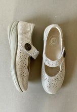 Load image into Gallery viewer, g comfort footwear