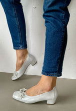 Load image into Gallery viewer, silver chunky heels
