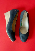 Load image into Gallery viewer, navy wedge shoes