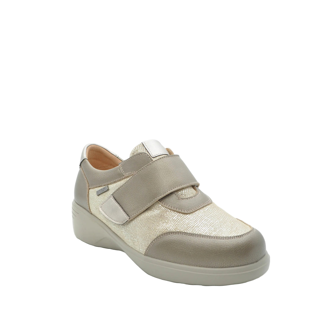 extra wide shoes for women