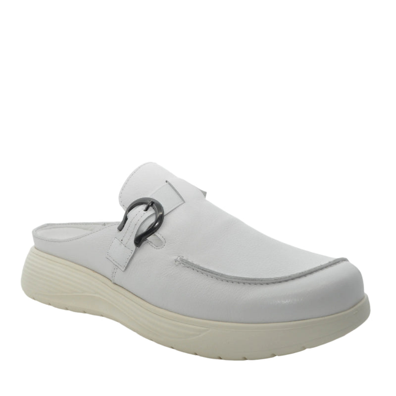 Load image into Gallery viewer, white clogs
