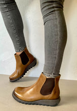 Load image into Gallery viewer, Fly London brown chelsea boots