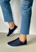 Load image into Gallery viewer, navy flat pumps