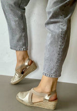 Load image into Gallery viewer, brown wedge espadrilles