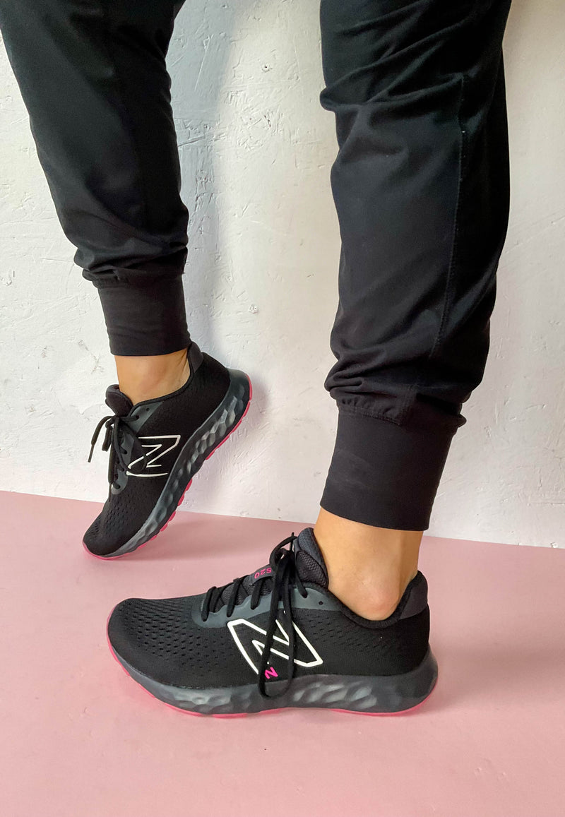Load image into Gallery viewer, NEW BALANCE W520
