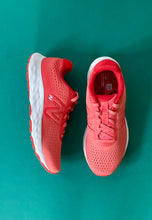 Load image into Gallery viewer, NEW BALANCE W520