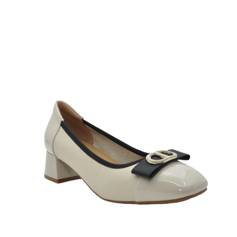 Load image into Gallery viewer, beige heeled shoes
