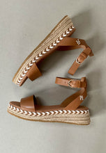Load image into Gallery viewer, tommy hilfiger tan low wedge sandals