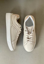 Load image into Gallery viewer, tommy hilfiger beige trainers