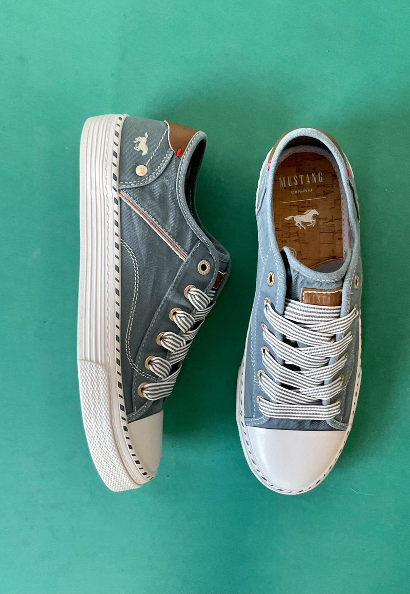 Load image into Gallery viewer, mustang lace up plimsolls
