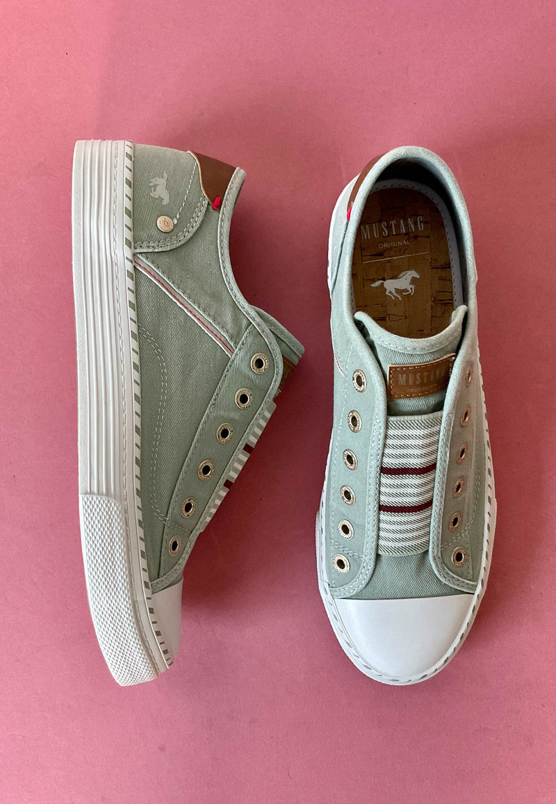 Load image into Gallery viewer, mustang slip on summer shoes
