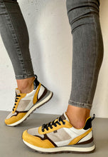 Load image into Gallery viewer, Xti low wedge trainers